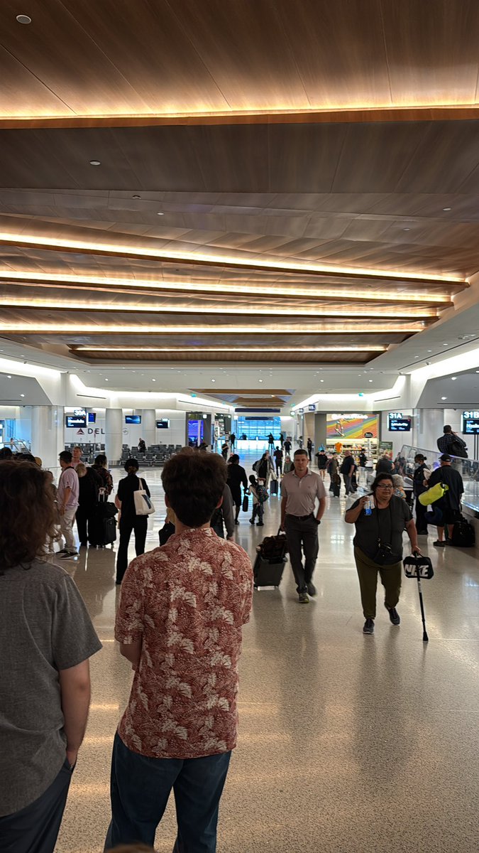 BlbAdventures's tweet photo. Cleaning everyone out at #lax due to #suspicouspackage https://t.co/GyOmFnB1Ji