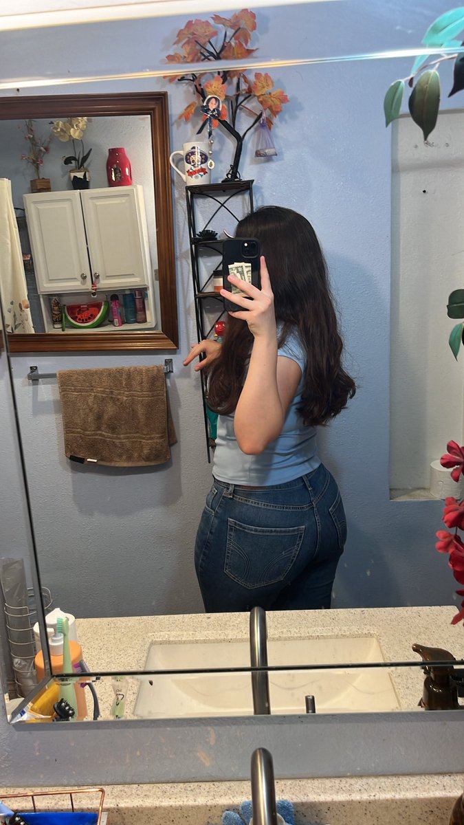 Live on purple app
twitch.tv/evalony 
twitch.tv/evalony 
twitch.tv/evalony