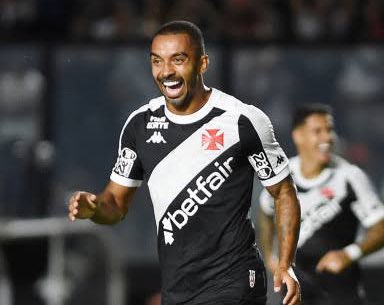 Sabe oq não é NENHUM ABSURDO DIZER nenhum lateral que vestiu camisa da Seleção 🇧🇷 nos últimos 3 a 4 anos é melhor que o Paulo Henrique FISICAMENTE!