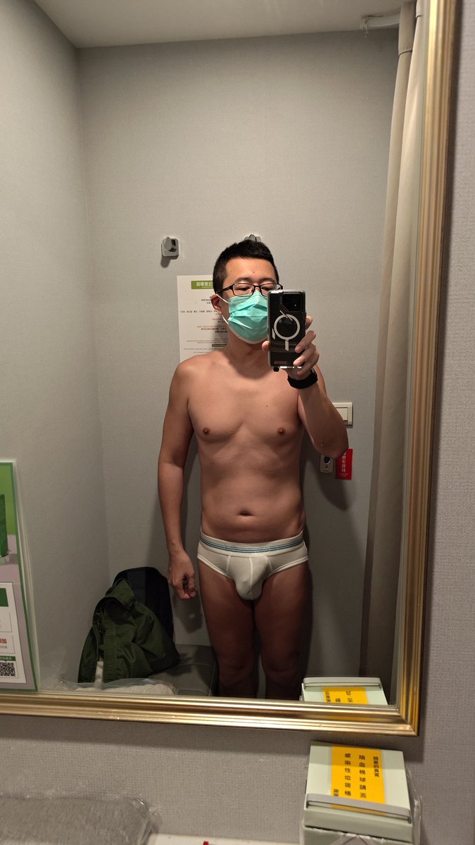 隔一年變成
174.4/67.9/18.5 (+0.7/+3.5/+0.2)

腹肌很不意外的消失了🫠
總覺得去年體脂應該沒有那麼高
今年的數字倒是跟想像的差不多