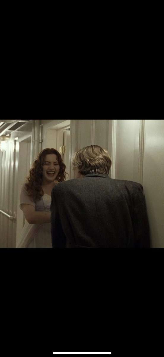 يا عظيمة وأنتِ الأشياء الجديدة والقديمة
وأنتِ اللي لو تصد الأرض .. ما صدَيت عنها

وأنتِ أشجع الإنتصارات، وملذات الهزيمة
وأنتِ اللي وين ما لقِيت قلبي قال عَنها

وأنتِ أعجوبة زمان الشاعر اللي هَلّ ديمة
وأرتوت جدب القصايد لين صح الله بدنها