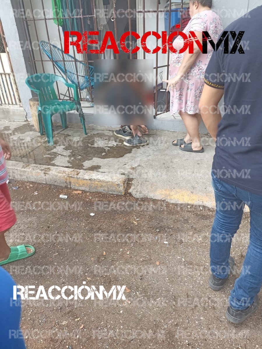 #Entérate🚨|| Sujetos a bordo de una motocicleta, agreden a balazos a un masculino frente a la puerta de una vivienda, en una de las calles cercanas al Hospital Juan Graham, colonia Miguel Hidalgo. La víctima perdió la vida en el lugar.

#Reacciónmx #Villahermosa #Centro 📸
