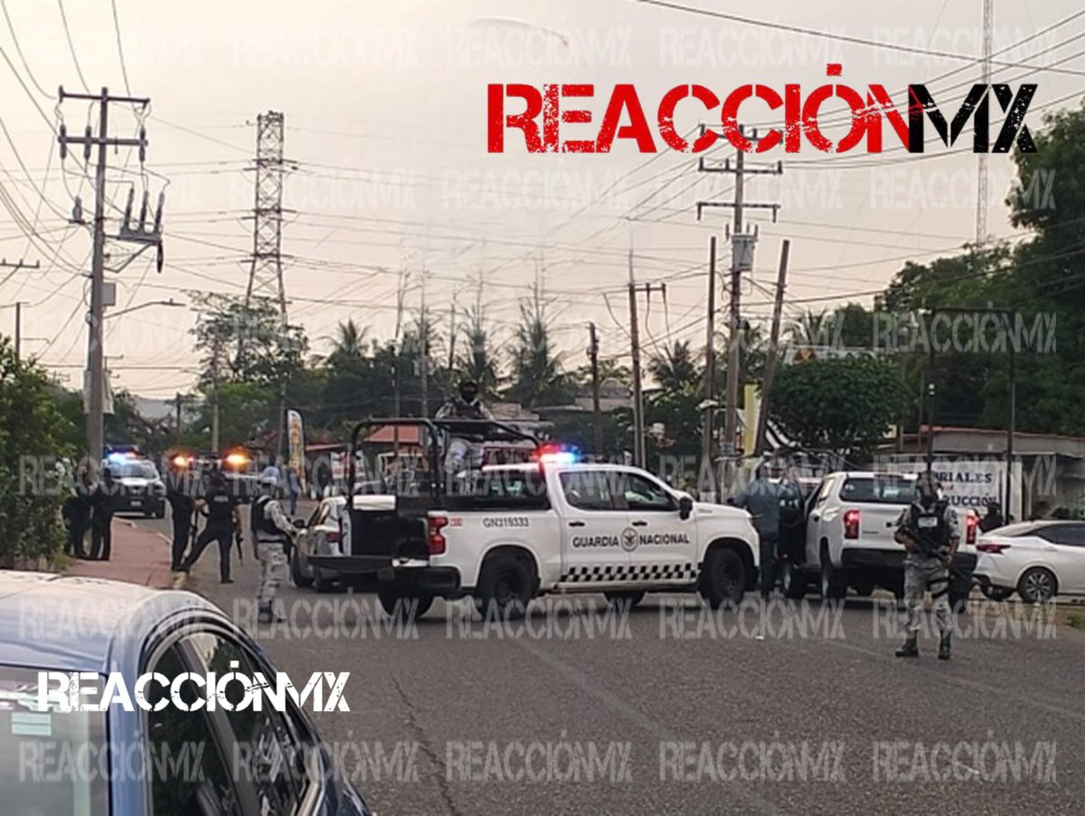 #Entérate🚨|| Elementos de fuerzas federales y estatales, realizan un fuerte operativo en la carretera Villahermosa a Boca de Limón, a la altura del kilómetro 2 ranchería Río Viejo 1ra. sección de Centro.

#Reacciónmx #Centro 📸