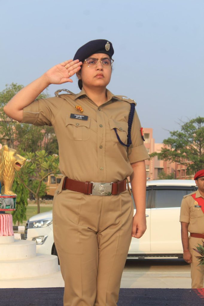 co32pacup's tweet photo. सेनानायक  महोदया सुश्री प्राची सिंह (आईपीएस) की उपस्थिति में शुक्रवार की परेड कराई गई। परेड के दौरान ड्रिल, टर्नआउट का अभ्यास कराया गया ।
#PAC #UPPolice #Lucknow
@Uppolice @adgpacup @prachiIPS https://t.co/fbbmgse26g