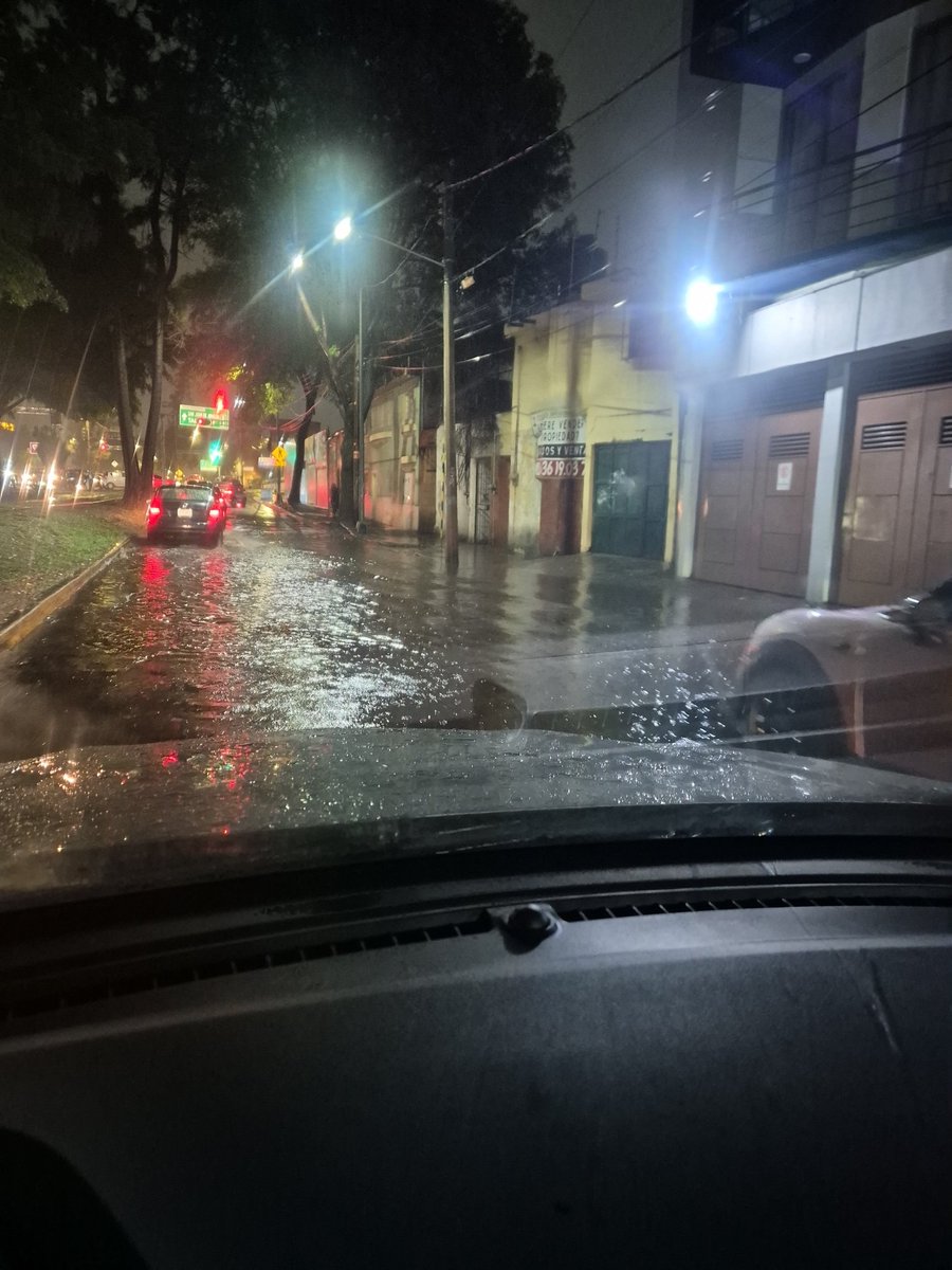 Desasolve lateral de FFCC Hidalgo y Rio Consulado <a href="/AlcaldiaGam/">AlcaldíaGAM</a> <a href="/OVIALCDMX/">OVIAL_SSCCDMX</a>