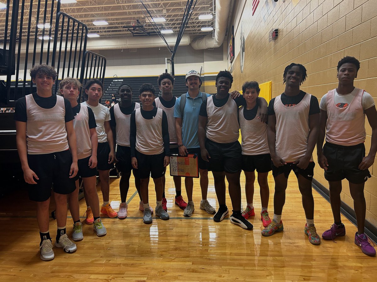 GonzalesHoops's tweet image. Two games tonight in the Seguin summer league. Saw a lot of growth in Game 1 and ran out of gas in Game 2. Apaches finished 1-1 and have one more set of games next Thursday night.
One day at a time! Keep working!!