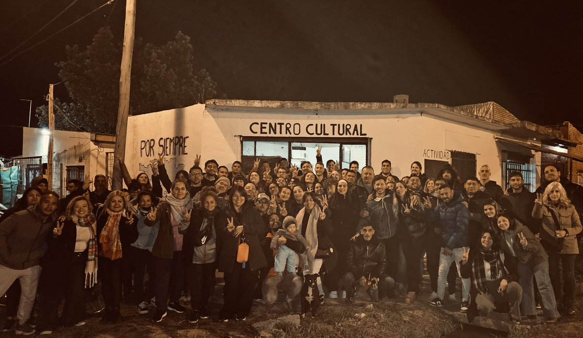 NicolasSerruya's tweet photo. Vamos a estar junto a Cristina siempre ✌🏽🐧🇦🇷 https://t.co/4PCdD9piMr