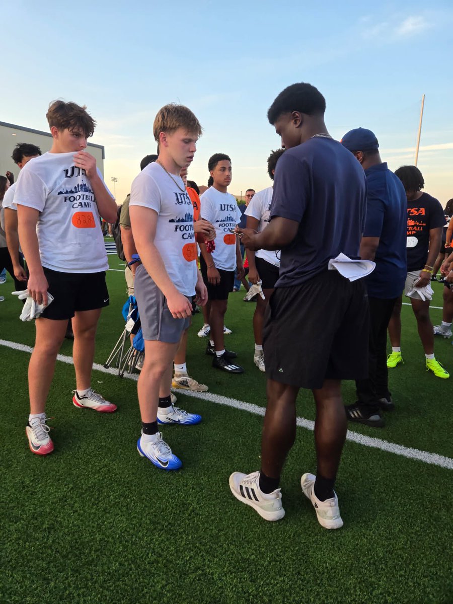 JadenCross21's tweet image. Had GREAT camp at UTSA❗️
@coachchuchudoe @CoachTRob_ @CoachTraylor @FootballSvale