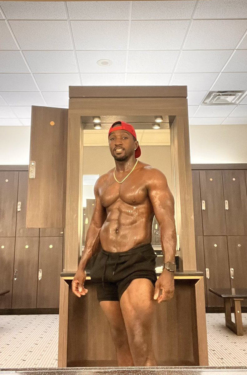 WallStreetO's tweet photo. Shirtless for better aerodynamics. Science. https://t.co/KzJxfPv0OM