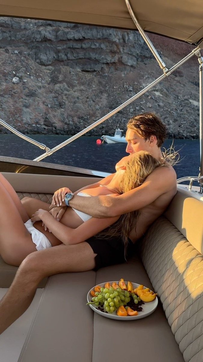 Namorados — próprio de quem está apaixonado.