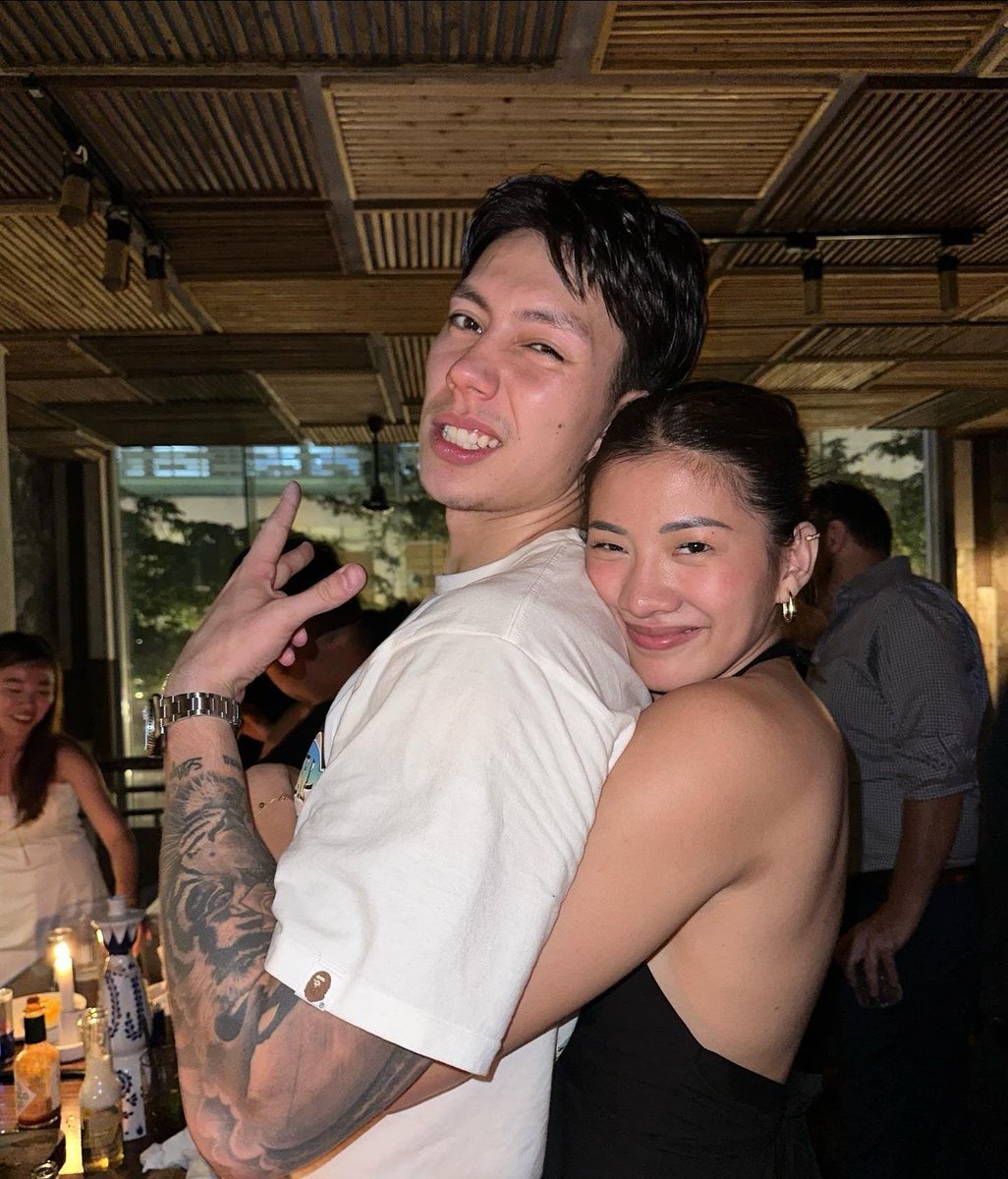 _dumpofthoughts's tweet photo. To a lifetime of celebrating life and love together. High five to year 5, KKDWIGHT! ❤️‍🔥 https://t.co/LwoQ2XqkHs