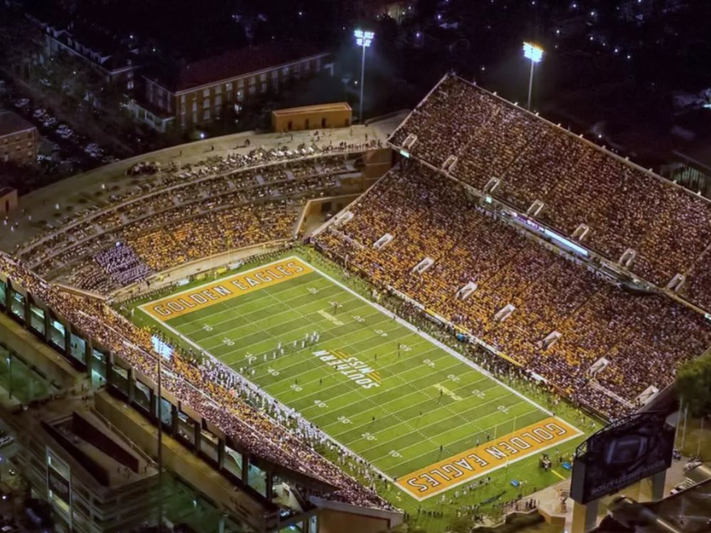 d1moneymax's tweet image. Blessed to be able to compete at camp, Tomorrow at The University of Southern Mississippi football camp!!
@aarondobson17 @Coachkdantzler @CoachHuff @CHbanderson @CoachBarron_ @SouthernMissFB