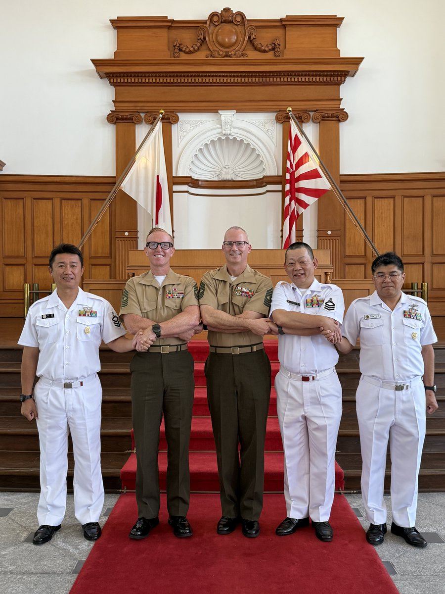 JMSDF_1MSS's tweet photo. 1MSS was honored to support a U.S. Marine’s frocking (early promotion) ceremony held here.
This ceremony was made possible by the Marine’s deep respect for our traditions, also shared by his family.
#japanusalliance #mcas #MCASIwakuni #DefensePartners #MarineCorps https://t.co/J4pdp8QzD2