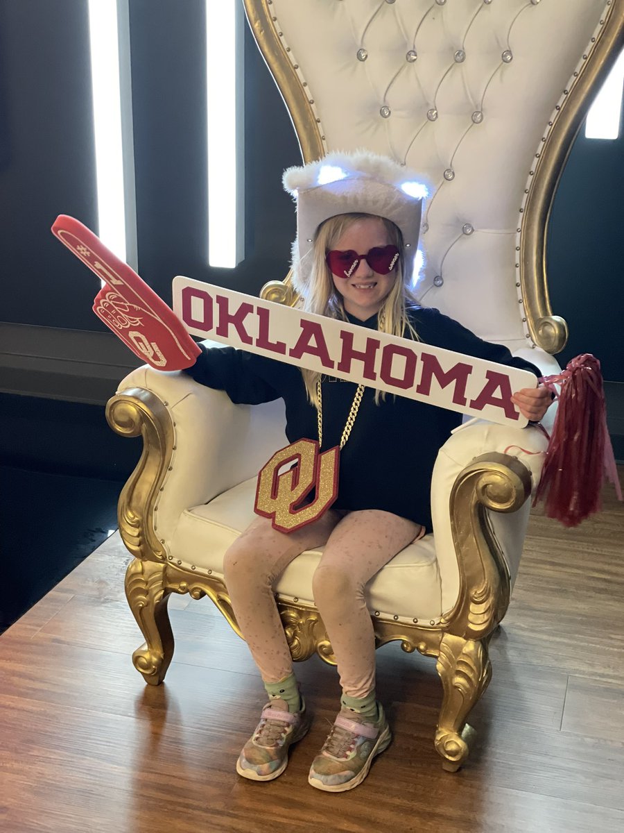 SoonersCoachJB's tweet image. Big day at the Baranczyk house… our baby turned 8!! Happy Birthday Hope!!