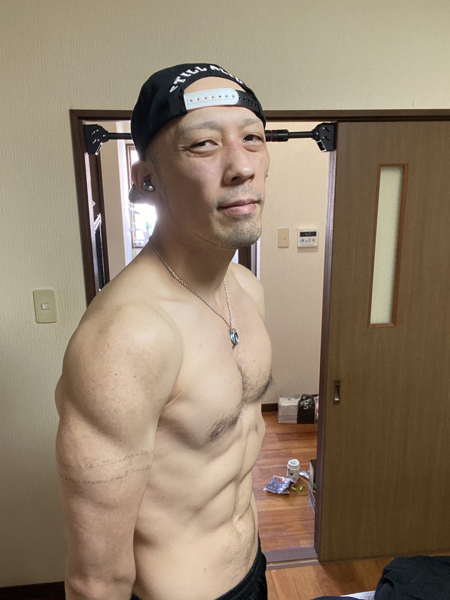 乳トレ終了
今日は腕立てをいっぱいした
有給とったのでさすがにスト6配信しようと思う