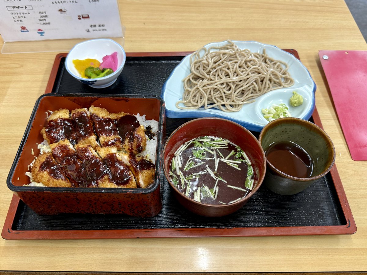 Piquet817's tweet photo. 下山したので早めのランチ😋🍴 https://t.co/jOnc2ppwKg