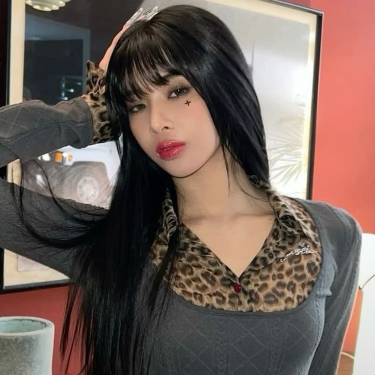 manonstiara's tweet photo. katseye’s sophia is not just pretty, she’s dangerous. a thread on Katseye’s biggest flirt https://t.co/nMfG08MXb3