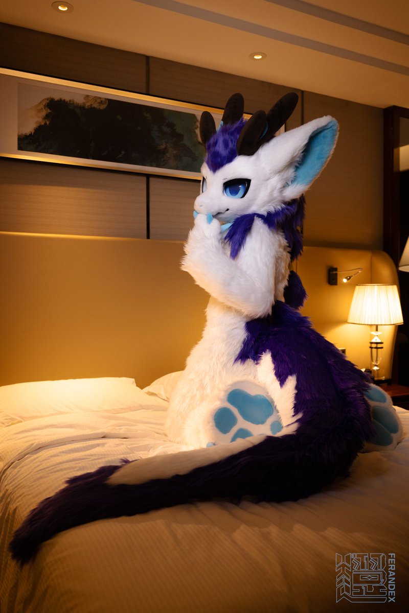 怎么啦？为什么那样看着我？

#FursuitFriday
📷：<a href="/lyfx2020/">FerandEX·翼轩</a>