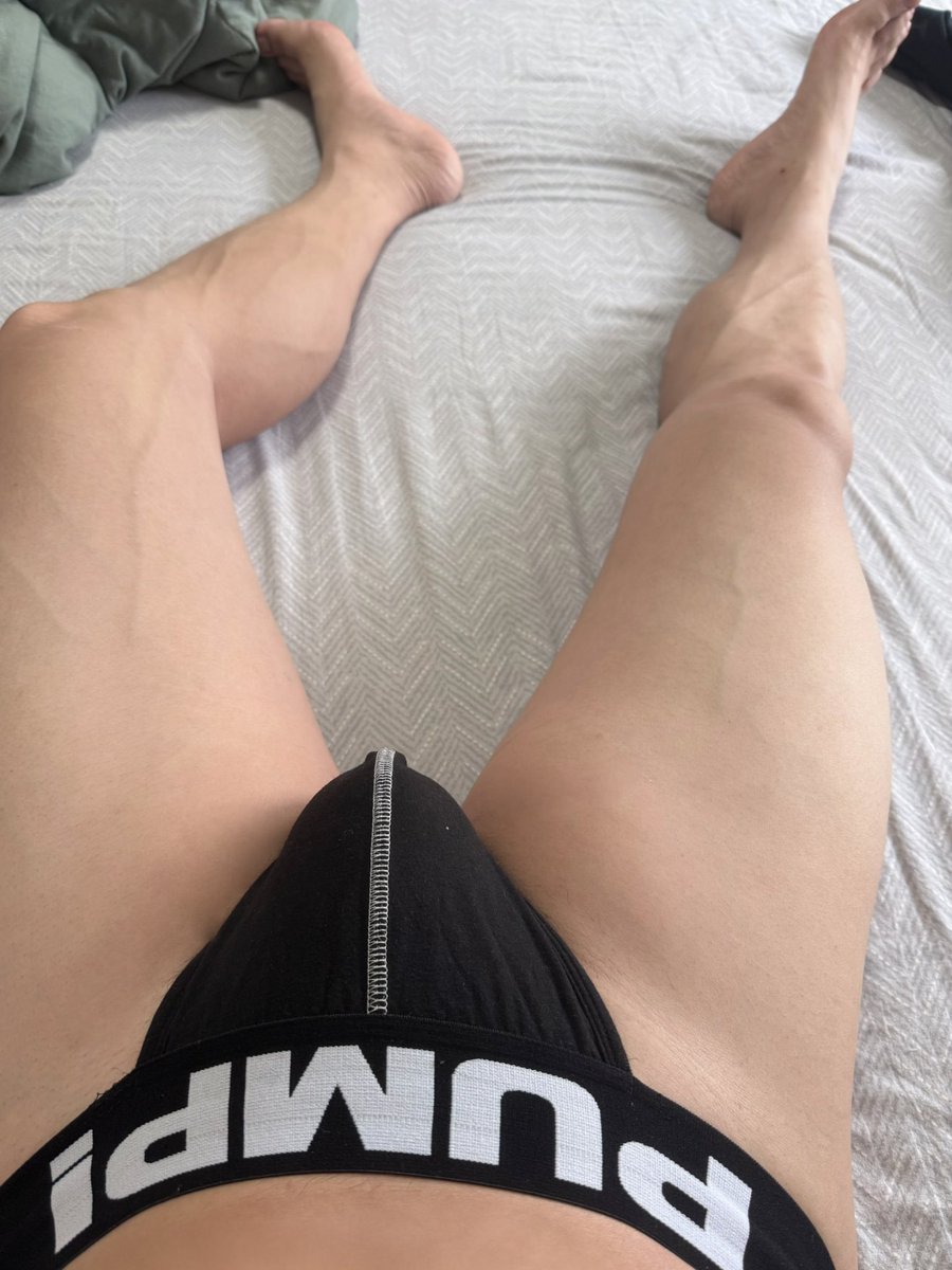 来点不一样，今天穿后空丁字。