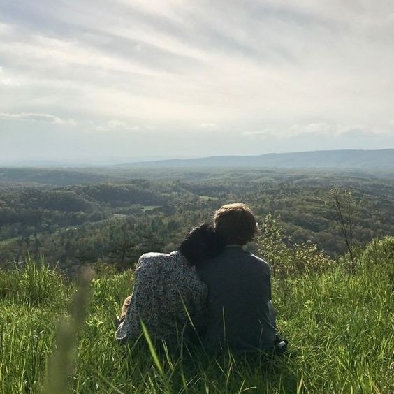 tskymgirl's tweet image. #Kagehina AU • Distant Camera 📸

Yachi precisa de modelos para um trabalho da faculdade sobre o dia dos namorados, mas as únicas pessoas dispostas a ajudá-la são Hinata e Kageyama, que não se falam diretamente a meses.