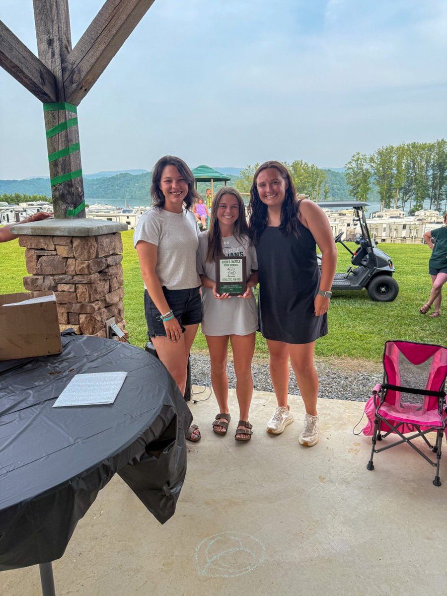 Hannah Lockhart (@hilockhart29) on Twitter photo So grateful to be given the “Offensive Player Of The Year” award! Thank you to <a href="/HayleeDye_02/">Haylee Dye</a> and Coach Snider for all of their support! So excited for this next season to come!
<a href="/AliceLloydEagle/">Alice Lloyd College Eagles</a> <a href="/EHC_SB/">E&H Softball</a> So grateful to be given the “Offensive Player Of The Year” award! Thank you to <a href="/HayleeDye_02/">Haylee Dye</a> and Coach Snider for all of their support! So excited for this next season to come!
<a href="/AliceLloydEagle/">Alice Lloyd College Eagles</a> <a href="/EHC_SB/">E&H Softball</a>