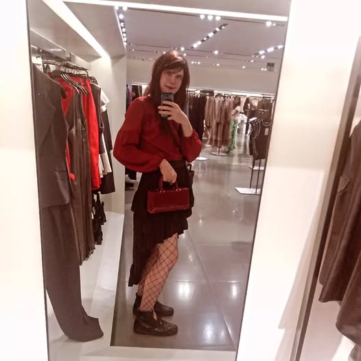 IngridKnupfer's tweet photo. Eu adoro essa saia :) #trans #LGBTQ #mulherdeverdade #Mulher #Pride2025 https://t.co/mIv0TtLfAB