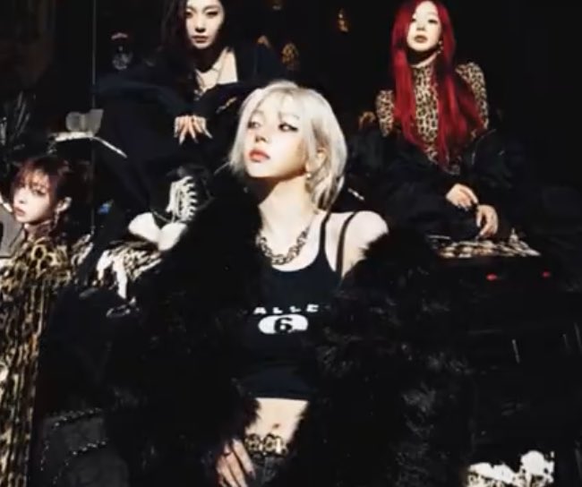 ㅁㅊ금발단발 카리나