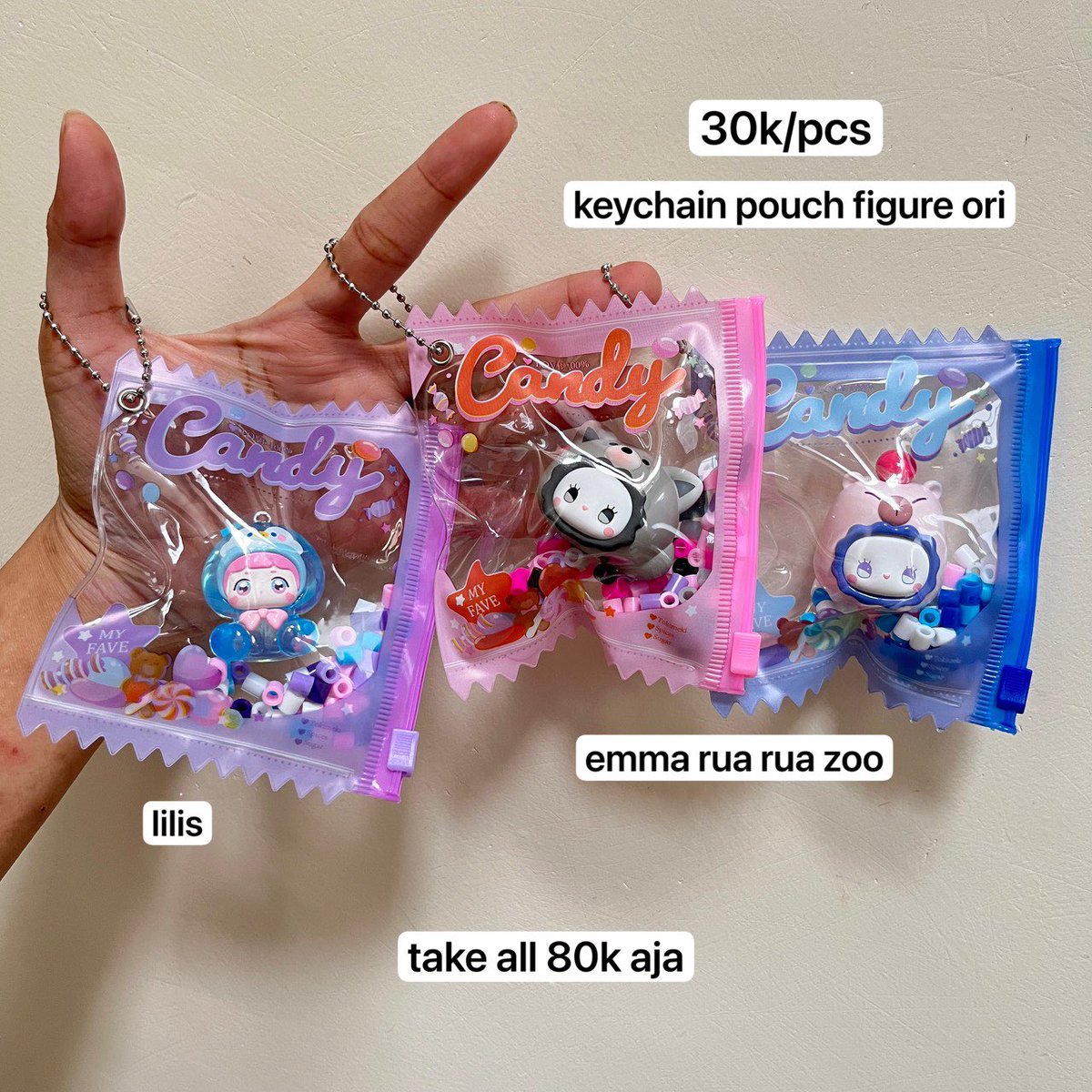 wts bagcharm keychain ganci tas lucuu (link on rep)

figure emma rua rua zoo dan lilis 100% ori
worth bgt karena rata” jual selectednya bisa >30k blm jadi keychain. ada keychain bebek dan ghibli jugaa 50k aja sepasang bisa buat cp an sm pacar/temen yuk ❤️