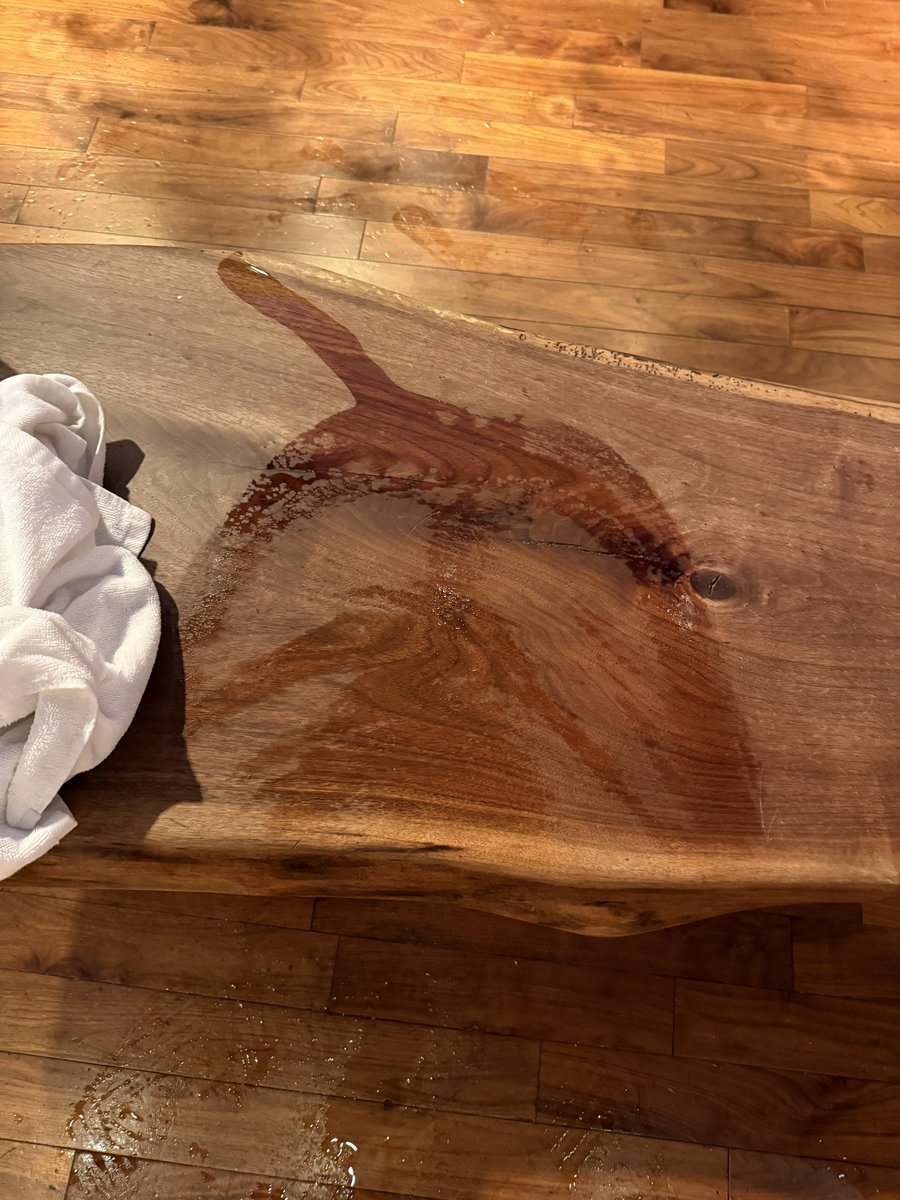 I think my gym crush is trying to get my attention 😳