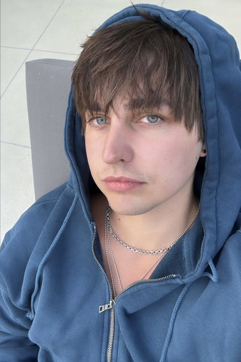 CLAWEDXPLR's tweet image. blue on blue.