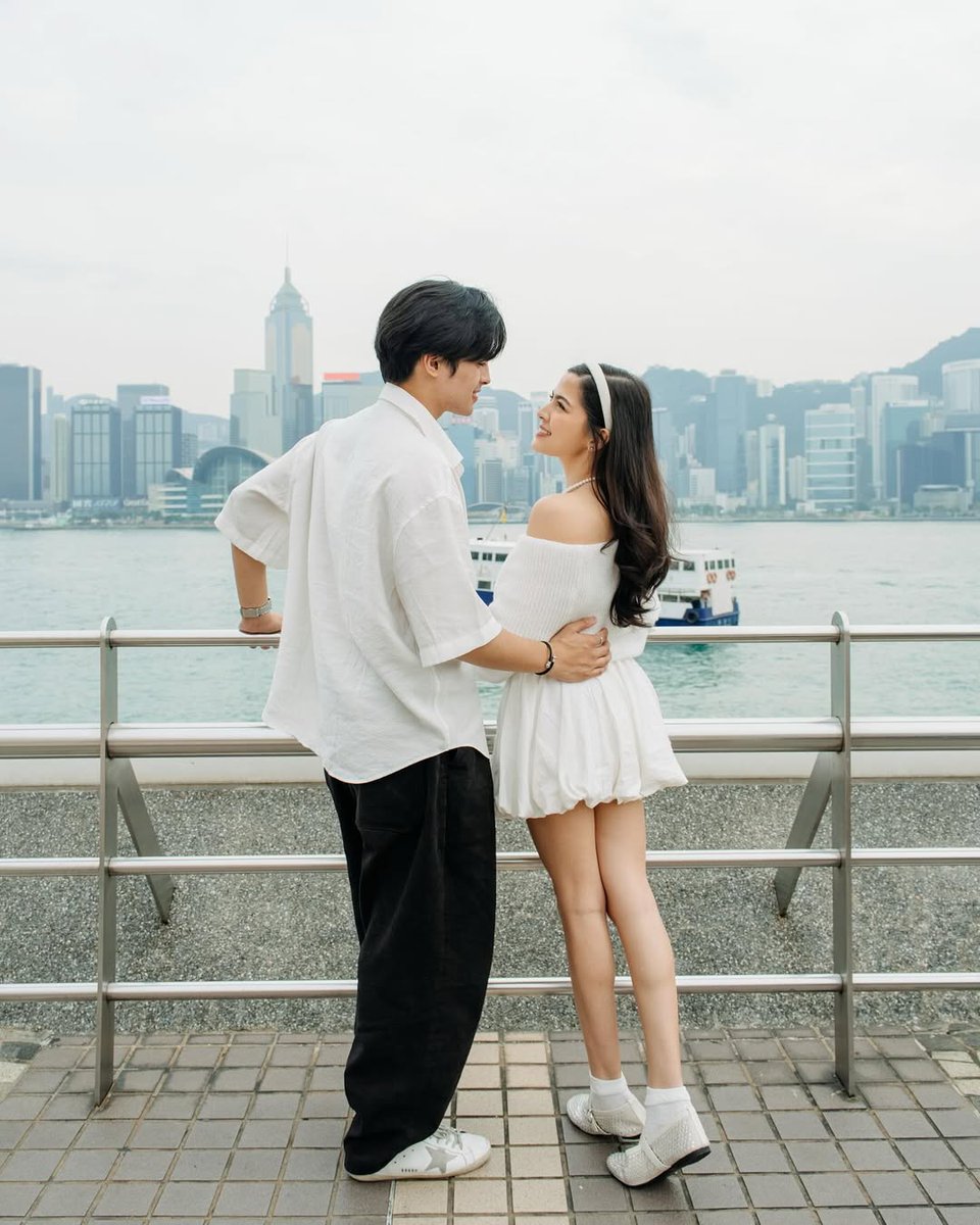 MATCHY MATCHY ☺️🤍

Ibinahagi ng aktres na si Alexa Ilacad ang ilang bagong sweet photos nila ng kasintahang si KD Estrada suot ang white matchy outfits sa Instagram nitong Miyerkules, Hunyo 11.

“peek-a-boo! ☺️” caption ng aktres sa kanyang post.

📷: alexailacad/Instagram