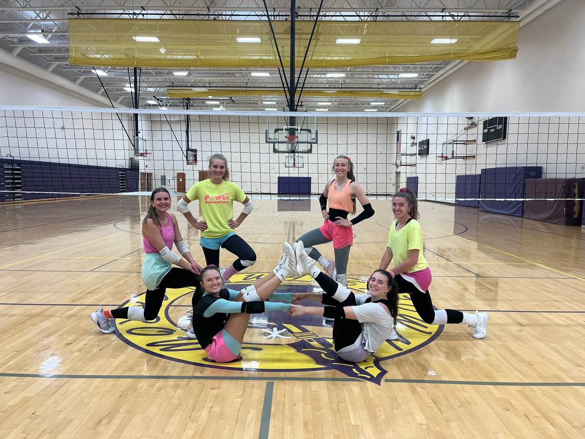 17’s rocked the 80’s workout attire
Tonight at practice. Plus they grooved to the sweet music of The Beach Boys while training tonight. #EliteAlliance #TraditionStartsHere