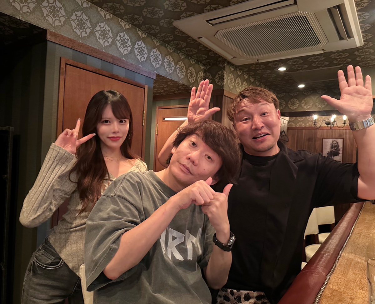 いつもありがとうございます🌹#三四郎小宮 さん🍻#やのほのか ちゃんも合流🎵楽しい広島の夜🌹今週も三四郎さんの #オールナイトニッポン 聴こうね📻
広島の竜児です。わっしょい🙌🌹#藩飛礼竜児 #ラジオ