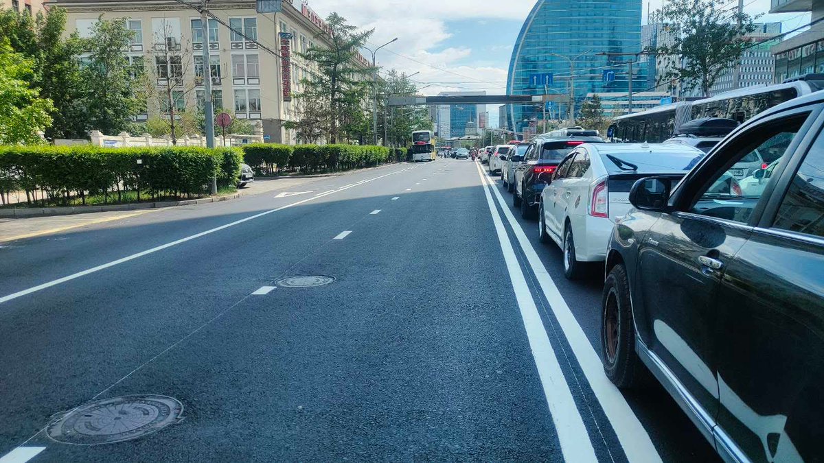 Цэцэг төвийн уулзвараас Төв шуудангийн уулзвар хүртэлх замыг шинэчилж, хөдөлгөөнийг нээв.