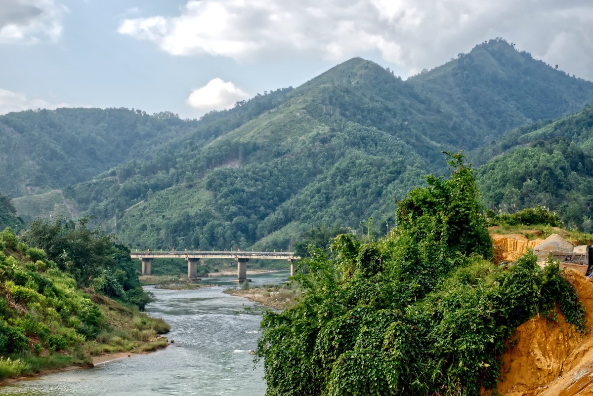 Boss1881's tweet photo. Prao at the Crossroads
https://t.co/fqIJ6n1gbZ
A town between Tradition & Progress
#Vietnam #Travel #RenOverSea #Motovlog #Adventure #Documentary #TravelVlog #bikelife #moto #motorbike #biker #motorcycle #DHCM #HoChiMinhRoad #vietnamtravel #POV #QL14 #History #POVTravel #Prao https://t.co/89ZRo8xHe0
