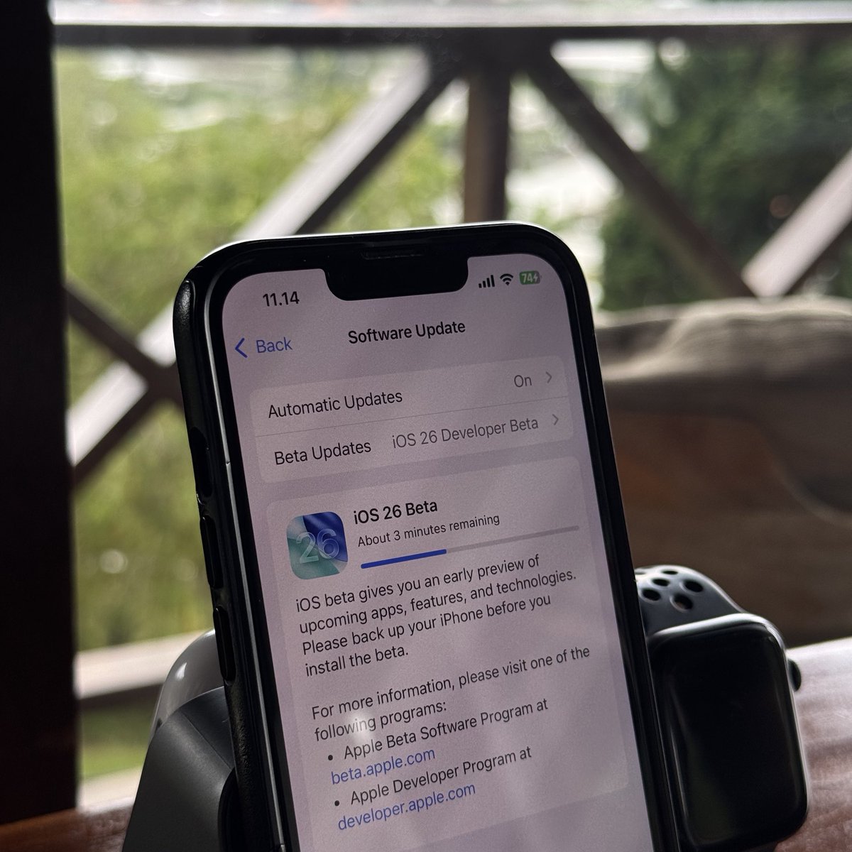 Внутренний дизайнер не сдержался и решил затестить Liquid Glass в iOS26