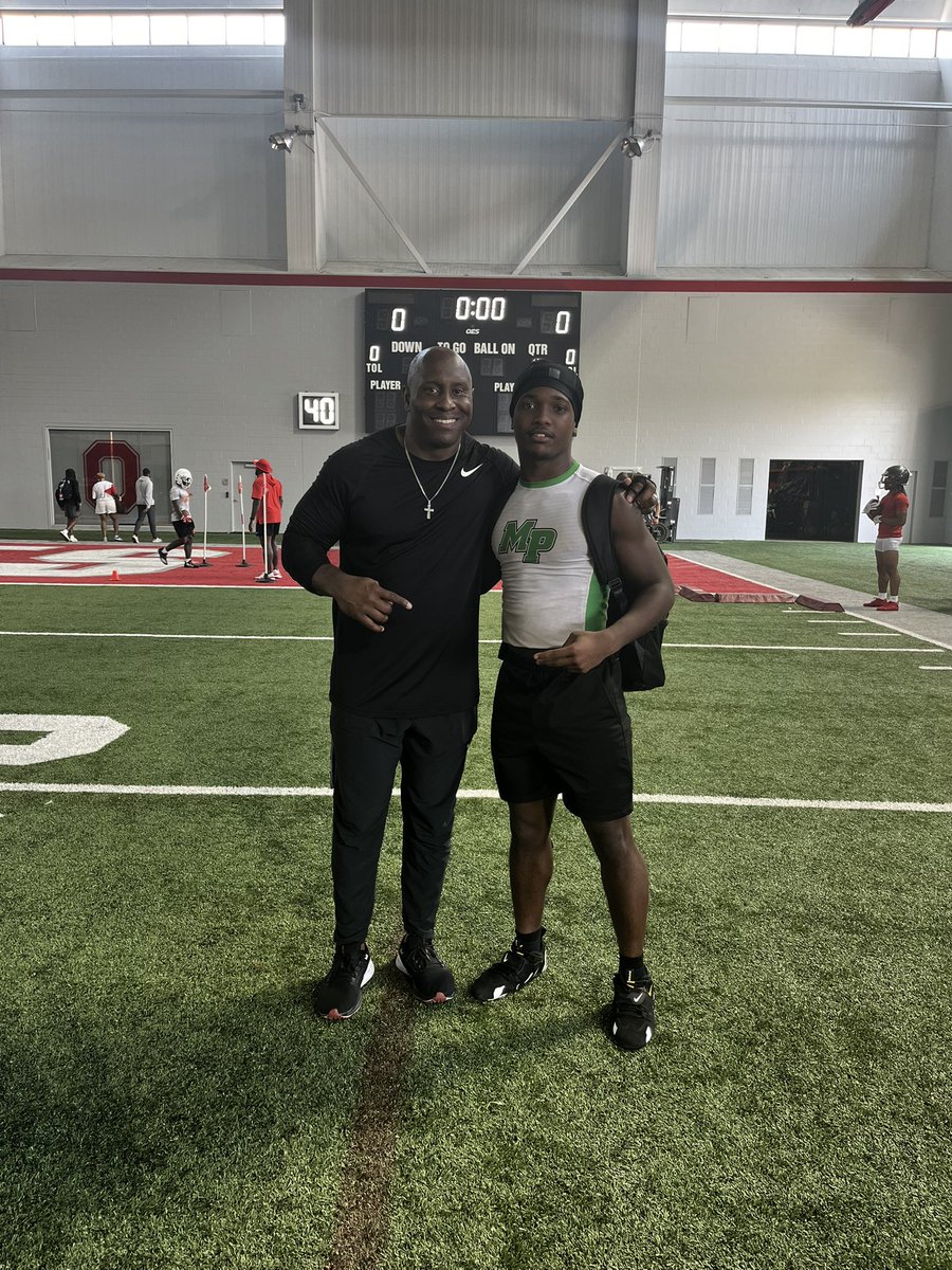 jay_thatki19155's tweet photo. Had an amazing day today at @OhioStateFB thank you to the coaches and staff @myersparkfball @coachjames29 @CoachDManley @Locklyn33 @TonyJCoach https://t.co/6F2LaPHcEr