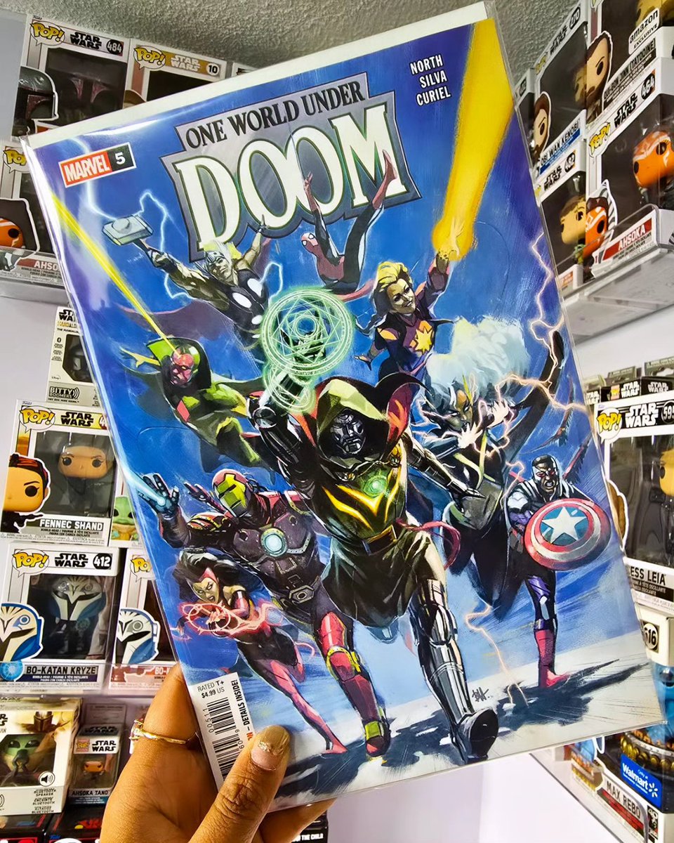 EmpressCarri's tweet photo. This time around I had to pick up The Death of the #SilverSurfer. That cover is something special and deserves a spot in the collection. Of course #OneWorldUnderDoom is just bat shit crazy and keeps taking wild turns in the saga lol! Such a fun read. 💯🔥✨️ #DoctorDoom #VictorVonDoom #CaptainAmerica #Storm #IronMan #ScarletWitch #MsMarvel #Vision #Thor #SpiderMan #MarvelComics #ComicBooks #RevivedObsession #MarvelUniverse