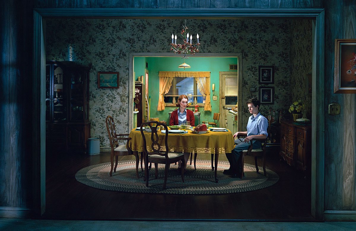 styletechphoto's tweet photo. Dive into the uncanny worlds of Gregory Crewdson! 🎬📷 Our new article decodes his cinematic approach (from set design to moody lighting) and shows how you can borrow his techniques. #edutwitter #photographytips #mediaarts Read more via link 🔗https://t.co/eXSa5BhGMK https://t.co/RZw0evqTxY