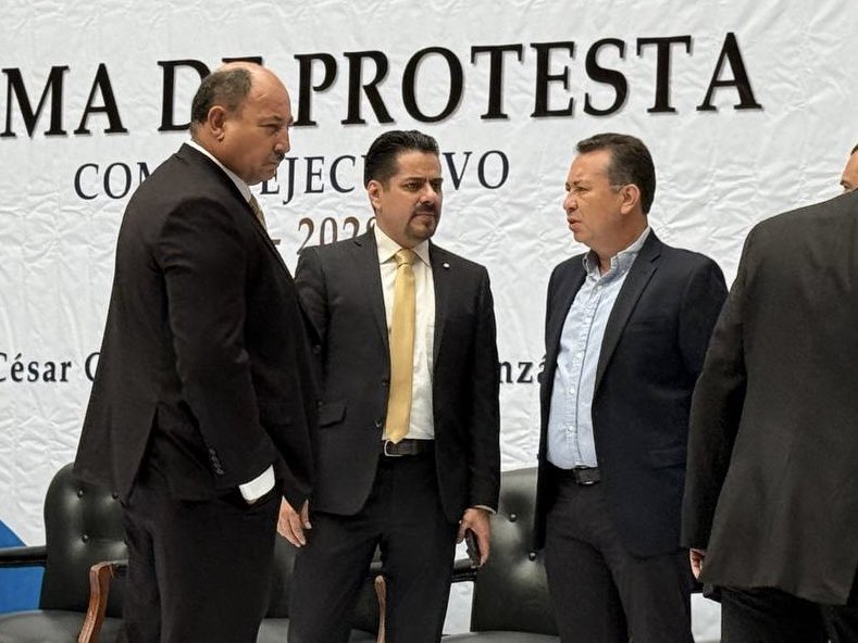 ManuelRomoP's tweet photo. Acompañé a @CesarIniguezG a su toma de protesta al frente del sindicato de trabajadores del @LegislativoJal . A nombre propio y de nta presidenta @VeroDelgadilloG le deseamos éxito en esta encomienda pugnando por las y los servidores públicos del poder legislativo de Jalisco. https://t.co/BKeC6Uqmyh