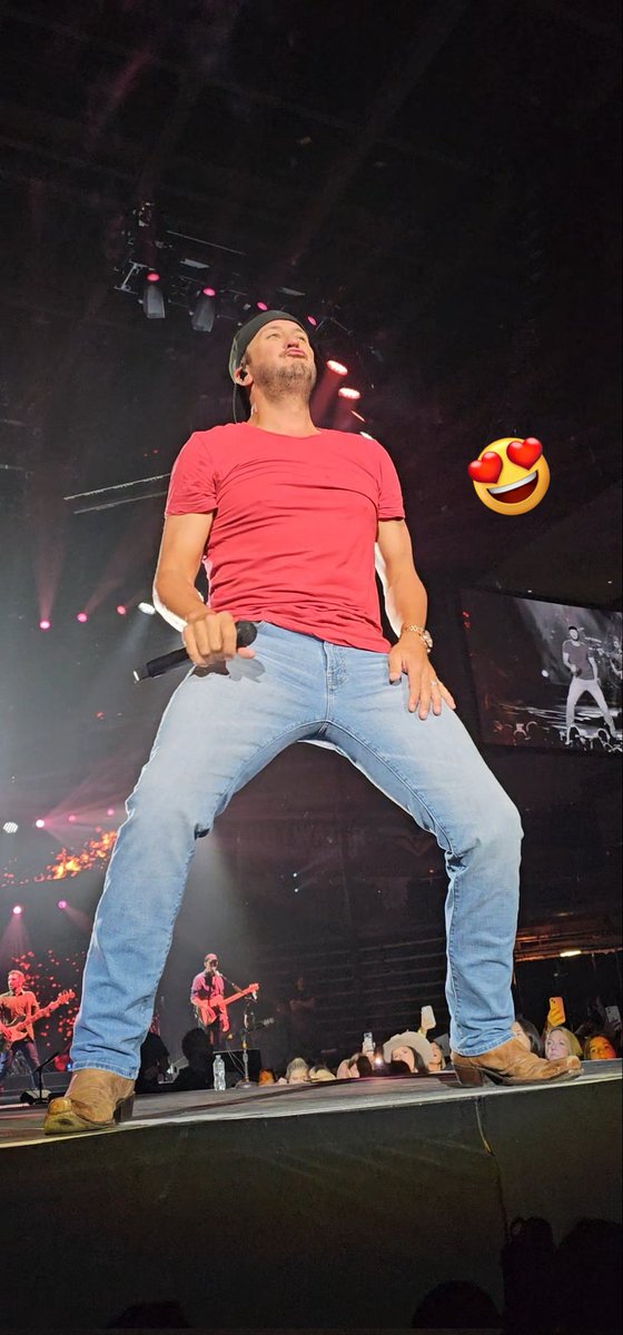 I freakin love this South Georgia Boy!!! <a href="/lukebryan/">Luke Bryan</a>