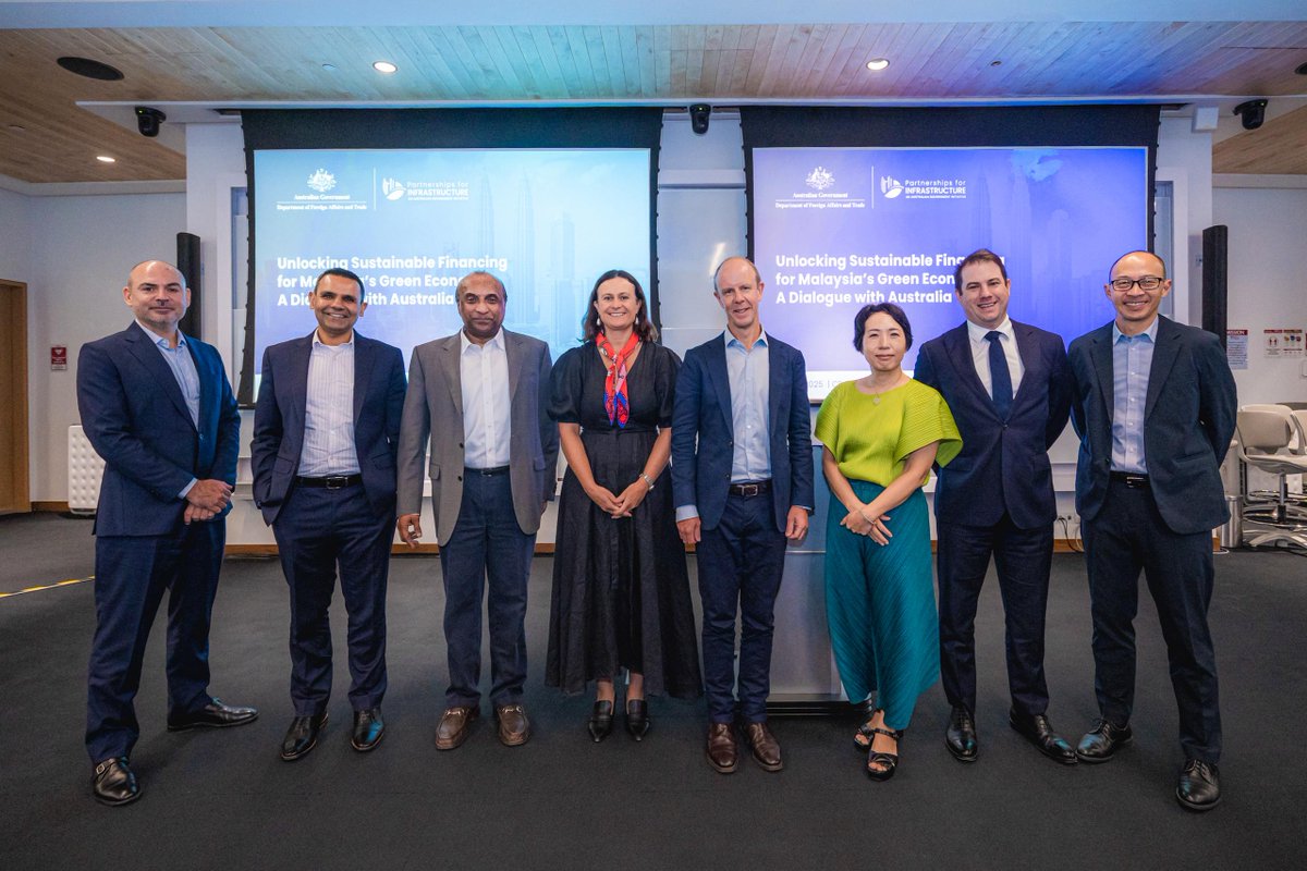 AusHCMalaysia's tweet image. Private finance is essential to support Southeast Asia’s energy transition.
We partnered with @MCFunimelb & @ASBedu_official to highlight cutting edge research & best practice from 🇦🇺 & around the region to mobilise private sector finance for climate & energy transition goals.