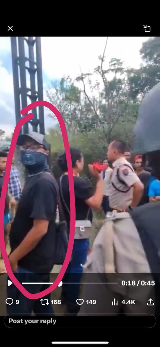 Tribal Koubru (@koubru_lakpa) on Twitter photo Ginza Vualzong <a href="/vualzong/">Ginza Vualzong</a> is one of the main perpetrators in the Manipur Violence.
This war monger was seen taking a selfie after attacking Torbung - the epicenter of Manipur violence, on May 3, 2023.
Who is Ginza Vualzong?
🧵
<a href="/manipur_police/">Manipur Police</a> <a href="/NBirenSingh/">N. Biren Singh</a> <a href="/MaharajaManipur/">Maharaja Sanajaoba Leishemba.</a> Ginza Vualzong <a href="/vualzong/">Ginza Vualzong</a> is one of the main perpetrators in the Manipur Violence.
This war monger was seen taking a selfie after attacking Torbung - the epicenter of Manipur violence, on May 3, 2023.
Who is Ginza Vualzong?
🧵
<a href="/manipur_police/">Manipur Police</a> <a href="/NBirenSingh/">N. Biren Singh</a> <a href="/MaharajaManipur/">Maharaja Sanajaoba Leishemba.</a>