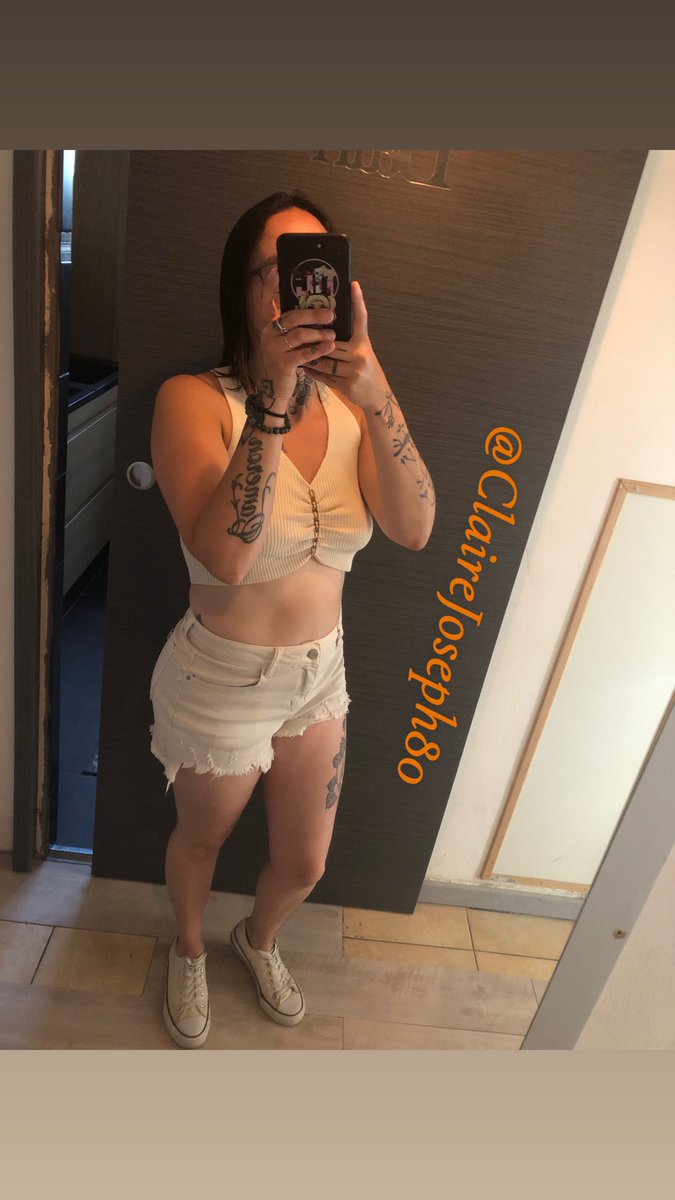 Hihi j’adore quand Mme m’envoie sa tenue du jour 🥰😍🤩!!!! Elle est magnifique 🤩 vous ne trouvez pas ? 🙂 

A 50 like je posterai une photo avec sa plus belle tenue 😋😏!!