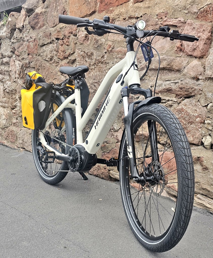 Panniers to match the sunny weather! 🌞

<a href="/HaibikeUK/">Haibike UK</a> Trekking 3 ⚡️🔋
