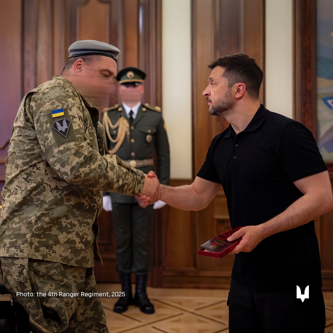 Rangers_uasof's tweet image. It is an honor for us to serve with our brothers-in-arms, whose dedication and bravery have been recognized by the state. The President of Ukraine presented the Order For Courage to the operators of the Special Operations Forces, including the Rangers of the 4th Regiment.
