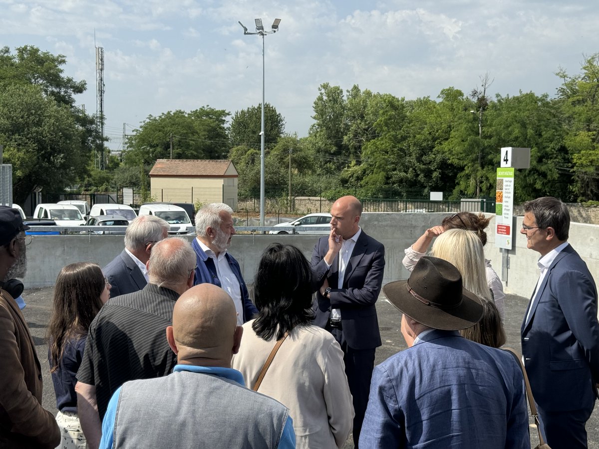 Notre commune franchit un cap pour l’écologie !🌱

L’écocentre de Vigneux-sur-Seine, entièrement modernisé, a été inauguré ce 12 juin.

Plus de tri, plus de réemploi, plus durable.
📅 Réouverture au public : lundi 16 juin.
<a href="/siredom/">SIREDOM</a> 
<a href="/cavyvs/">CA VYVS</a> 
#VigneuxSurSeine #Réemploi #Écocentre