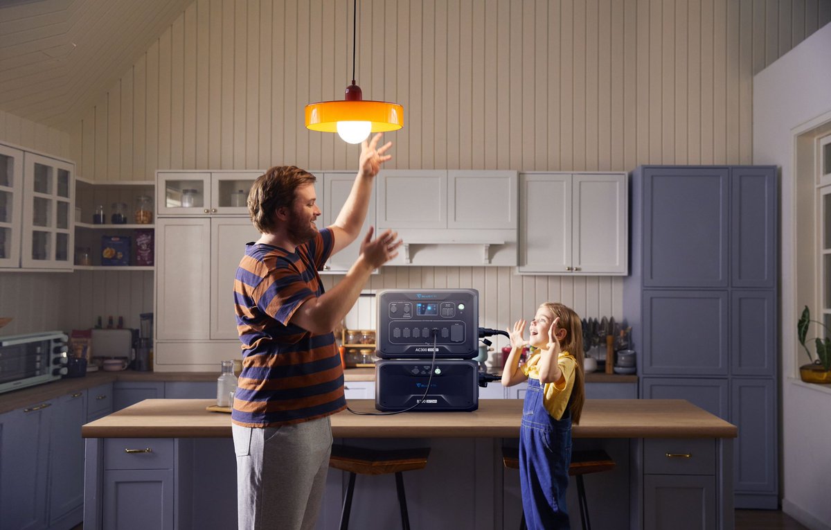 bluettideals's tweet photo. In the family, Dad is the silent guardian, providing unwavering support and warmth. He brings comfort and strength, powering you up to face challenges. This Father’s Day, let’s show our gratitude to these selfless fathers with a special gift that honors their legacy!
#FathersDay https://t.co/uG6rg9iOoe