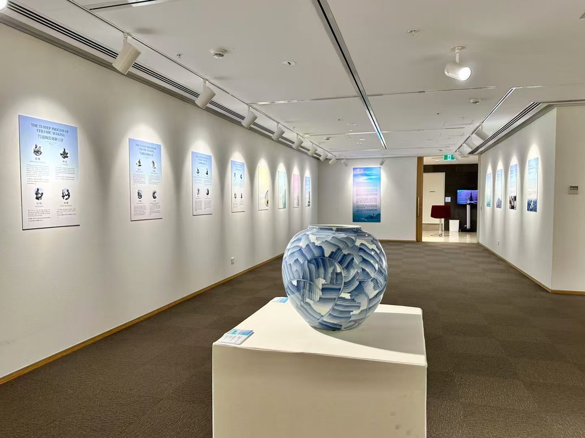 Pluto8702's tweet photo. “丝路瓷行”中国景德镇陶瓷展在悉尼亮相
此次展览精选23件/组（51件）具有代表性的景德镇陶瓷艺术作品，向澳大利亚观众呈现景德镇陶瓷艺术的千年魅力 https://t.co/0yfHNN08U1