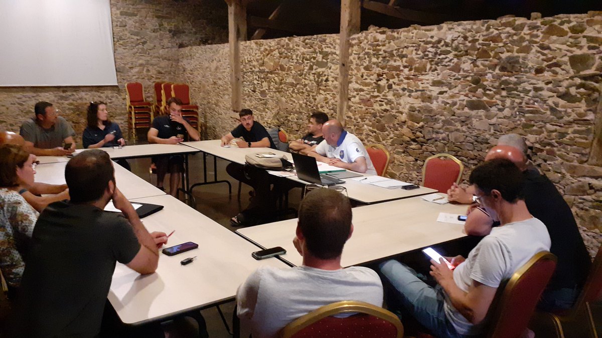 FDSEAVendee's tweet image. 🔴🟢 Réunion UCSEA du Pays de St Gilles pour un point d'actualités avant le début des moissons et échanges sur les dossiers structures. Réflexions autour d'un évènement de communication sur l'agriculture dans le canton.